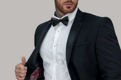 can you wear a tie with a tuxedo