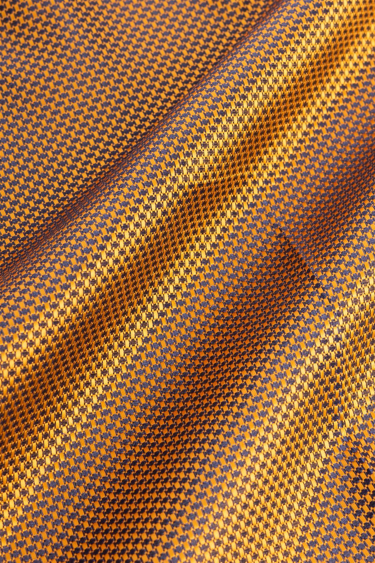 Knitted tobacco pocket square