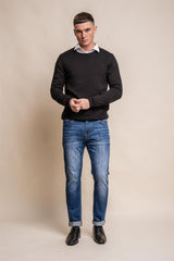 KN101 black crewneck knitwear front