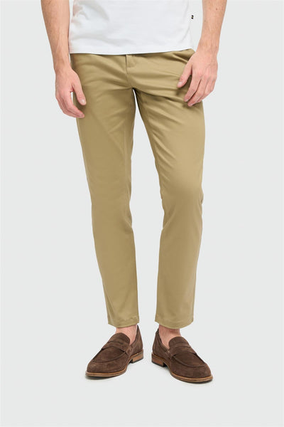 Dakota Chino