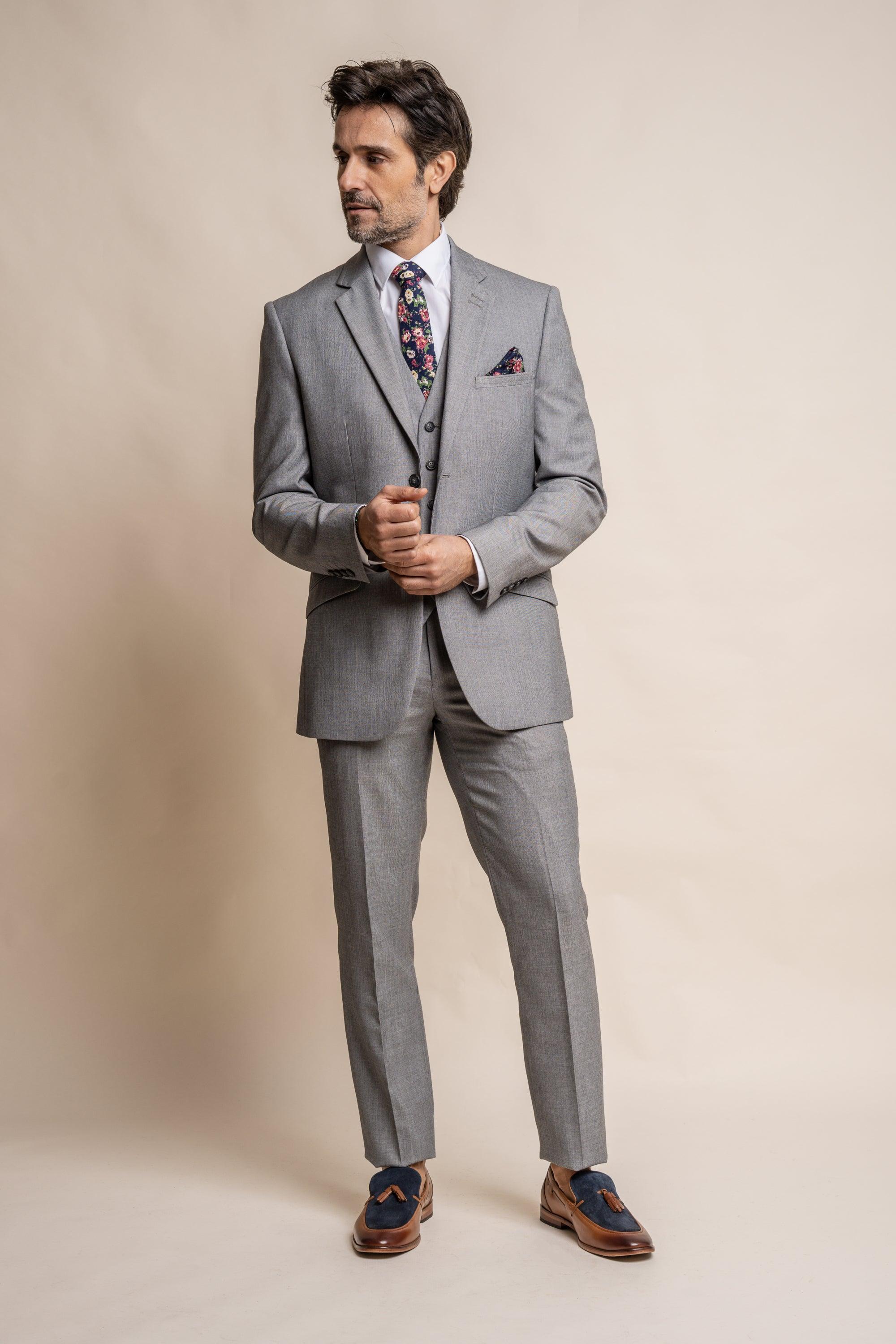 Reegan grey regular three piece suit front