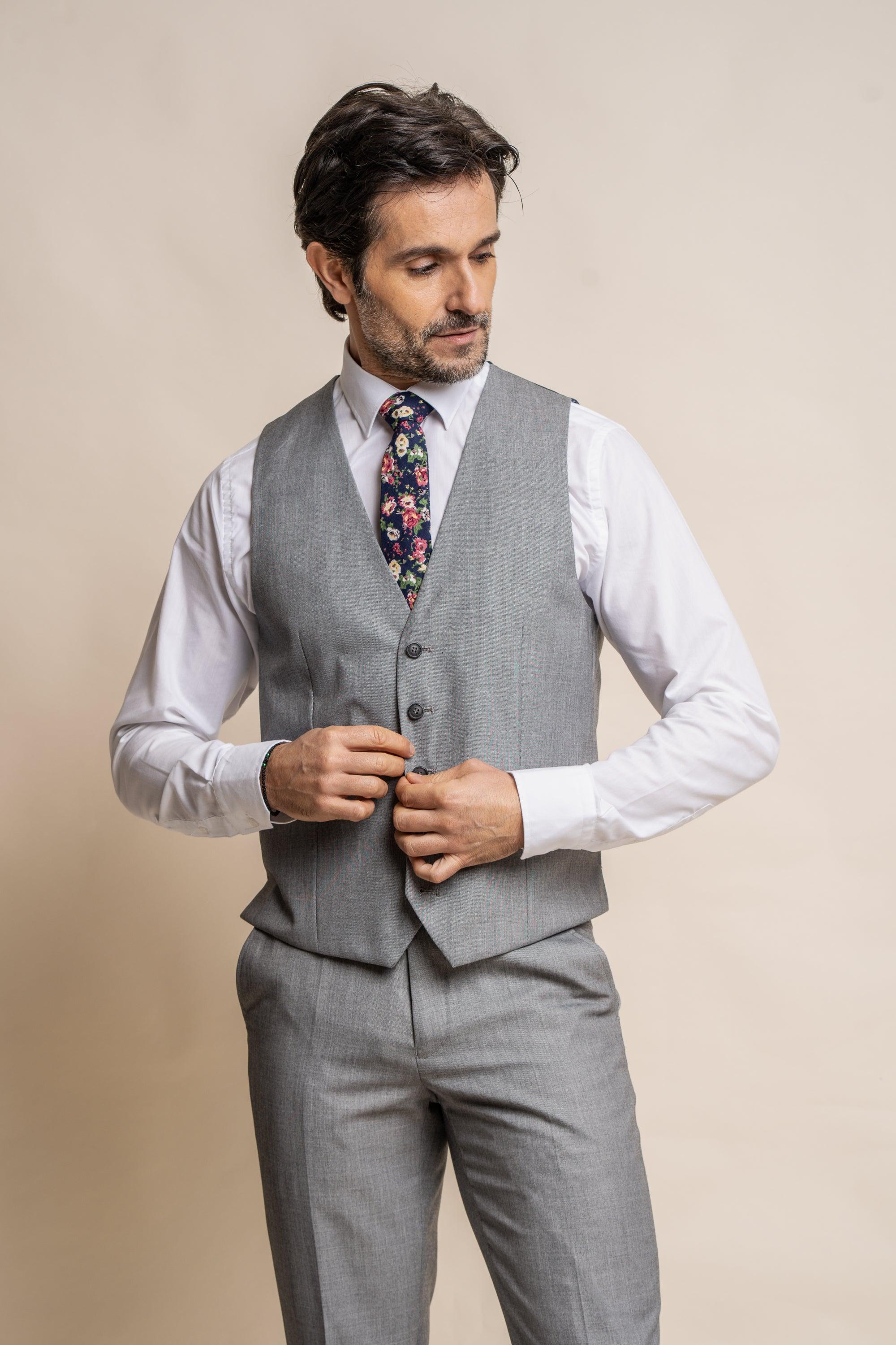 Reegan grey regular waistcoat front