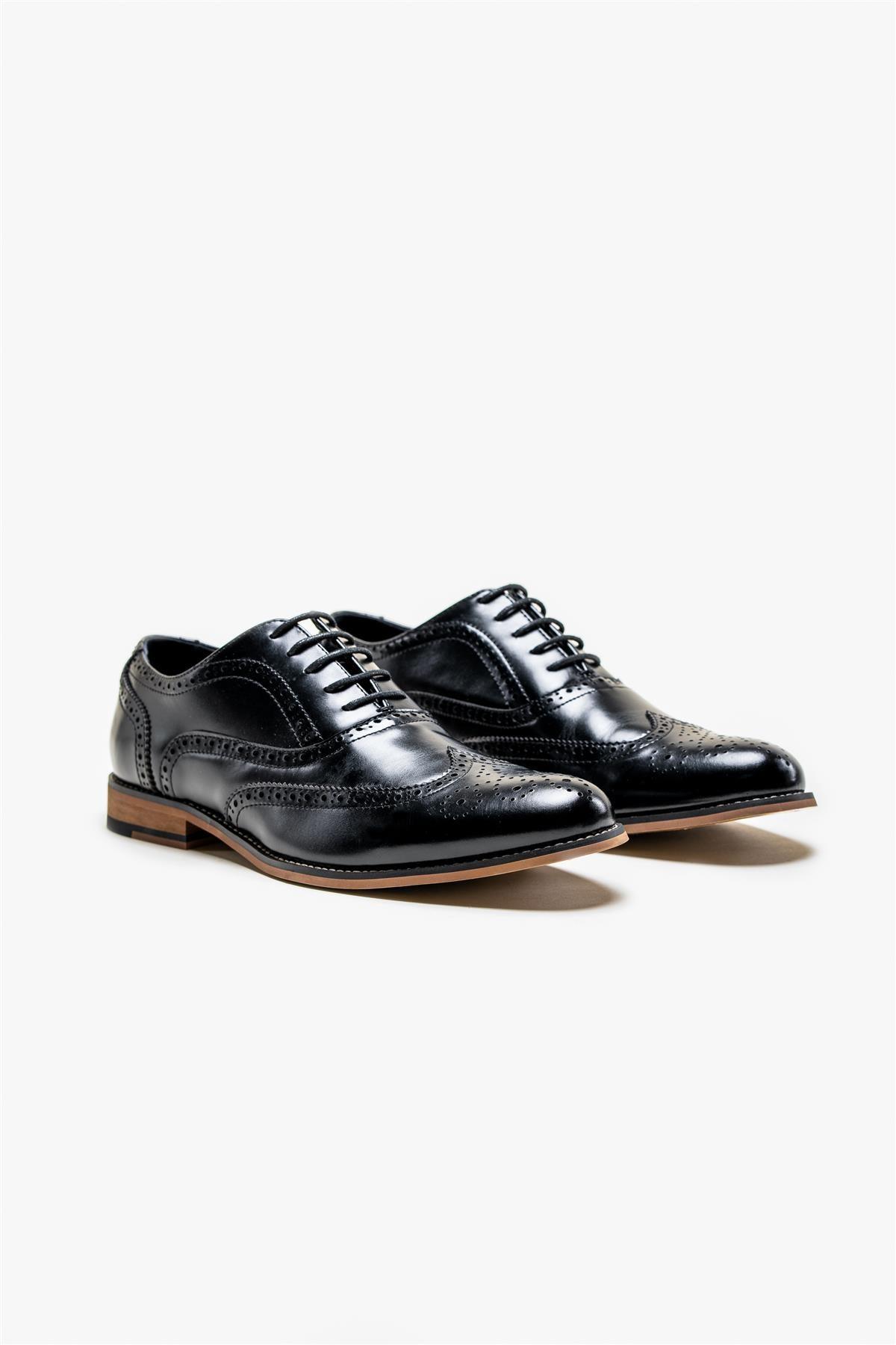 Oxford brogue black shoe front