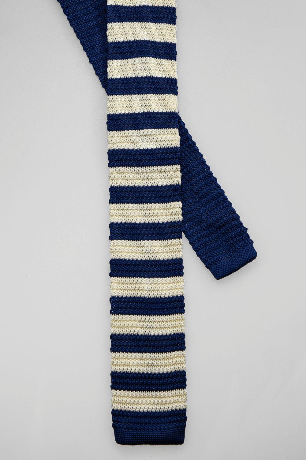Knitted tobacco/navy tie set